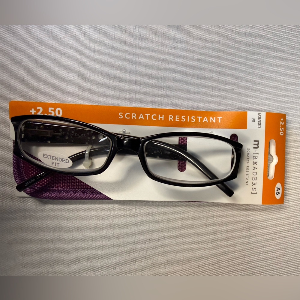 3/$15* M-Readers Black w/Pattered Accent Design A6 +2.5 Reading Glasses W/ Pouch